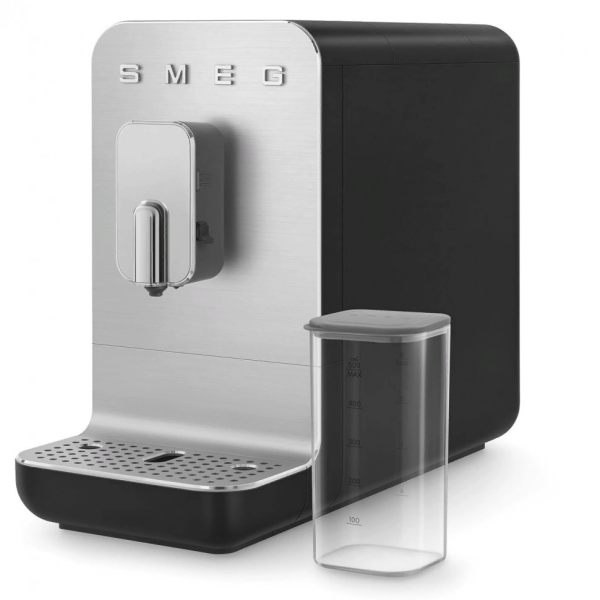 Автоматическая кофемашина с молочной системой Smeg BCC13BLMEU